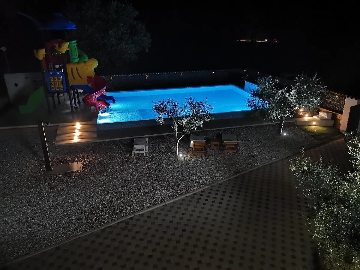 Large Camper In The Olive Grove Hotel Banjole